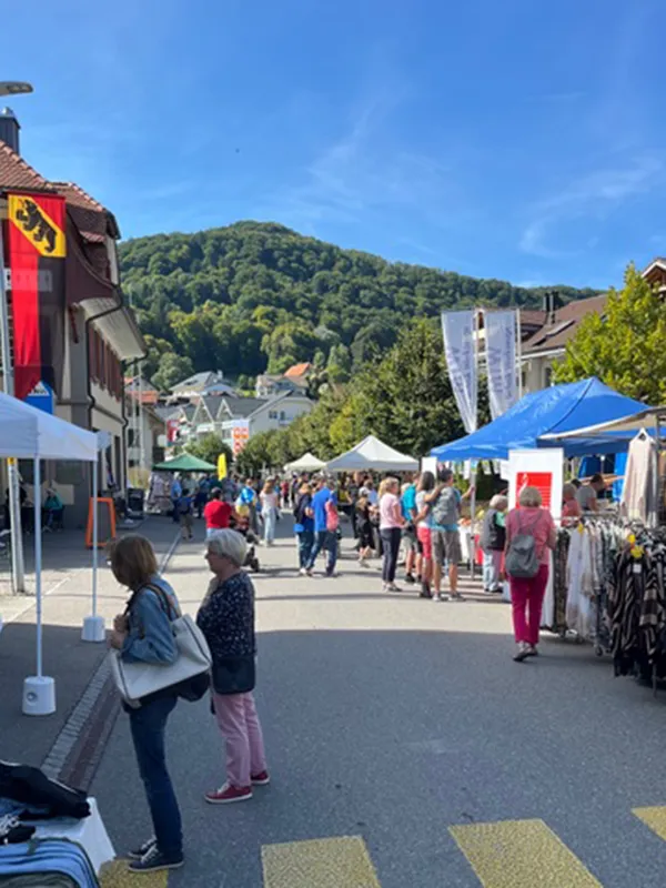 Toffemärit Dorfmärit Dorfmarkt lokaler Gewerbeverein KMU Toffen-Kaufdorf plus